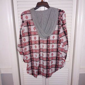 Almost Famous Women's Shirt Size XL Hooded Vneck Red Aztec Native 3/4 Sleeve